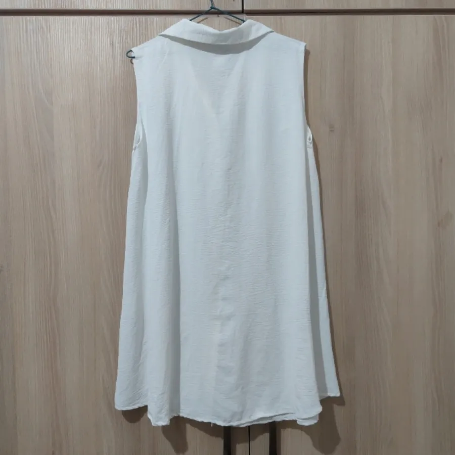 پیراهن بدون آستین سفید