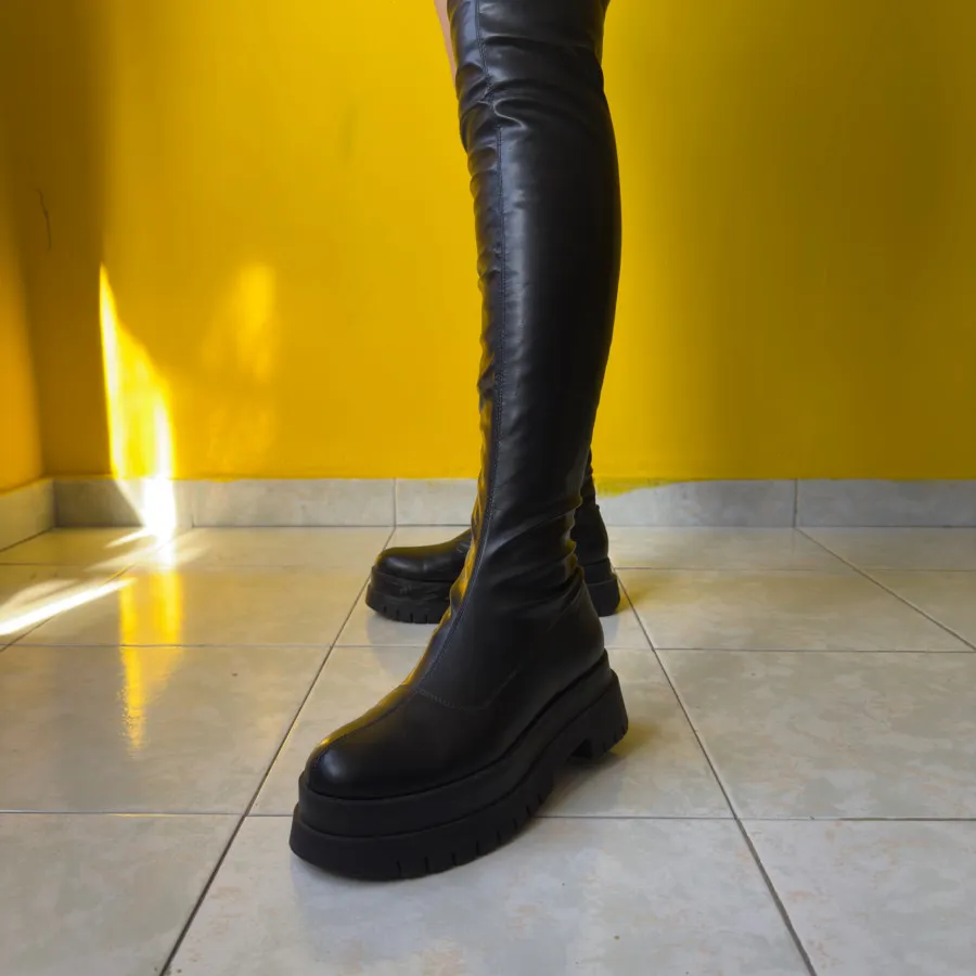 بوت بلند bershka