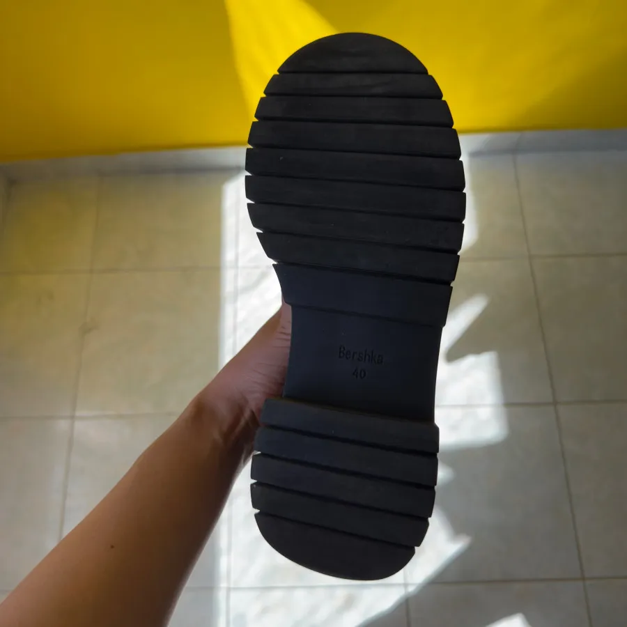 بوت بلند bershka