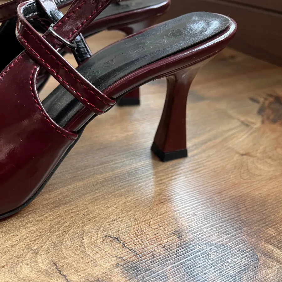 کفش پاشنه دار