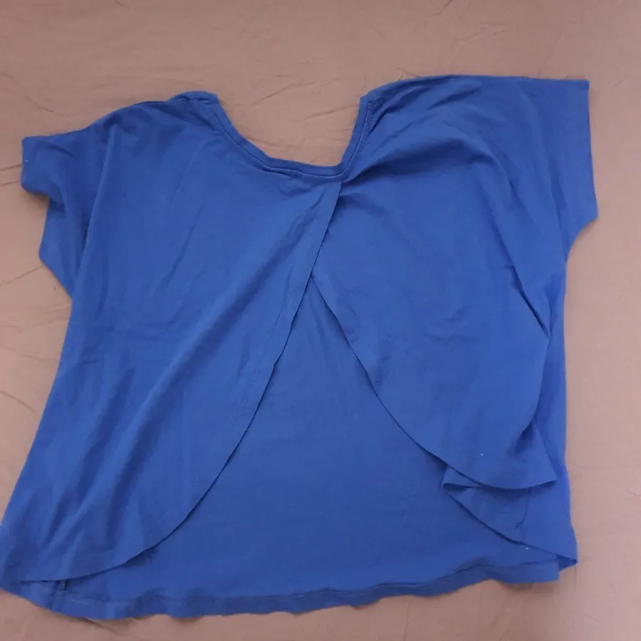 تیشرت پشت باز سایز 40