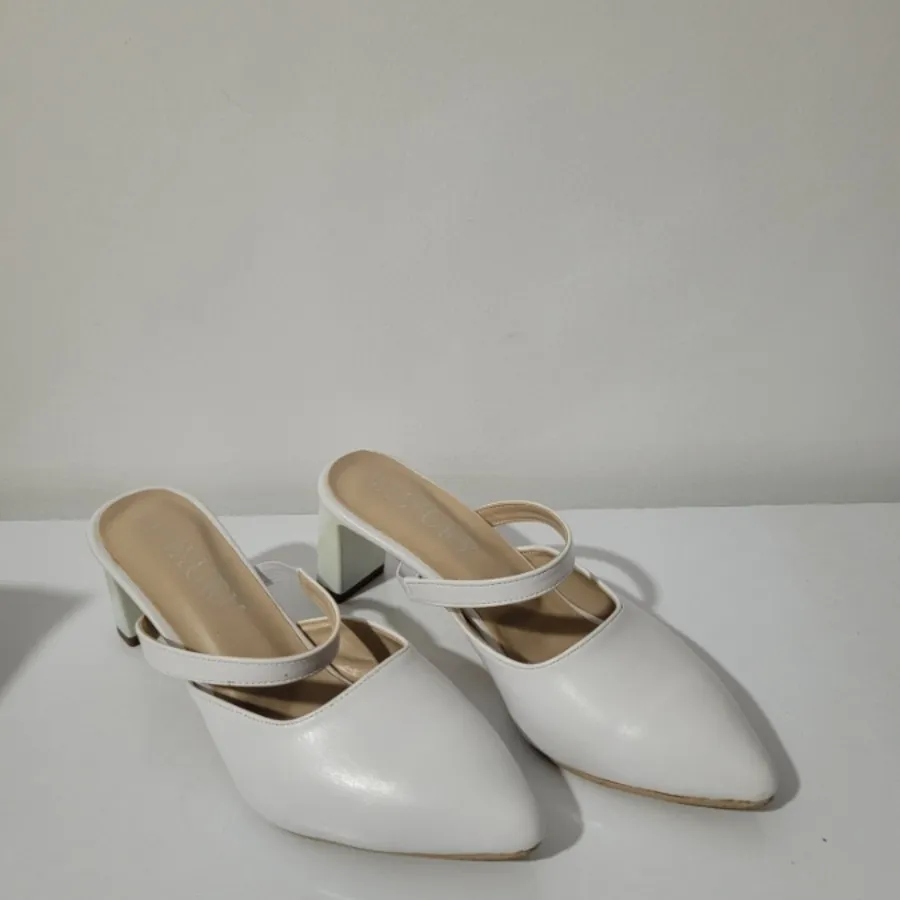 دمپایی جلو بسته