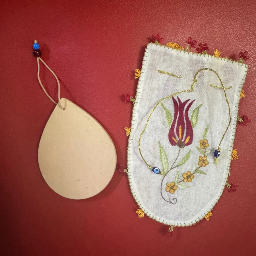 تزیینی چشم و نظر و کیفش