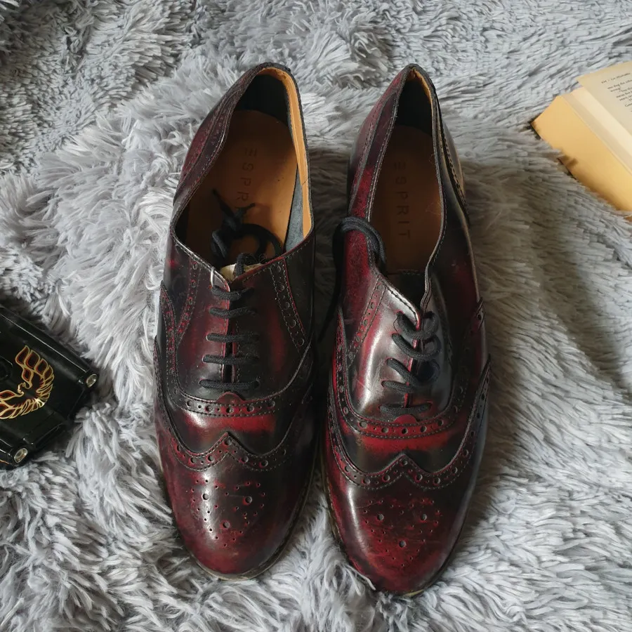 کفش بروژ قرمز چری