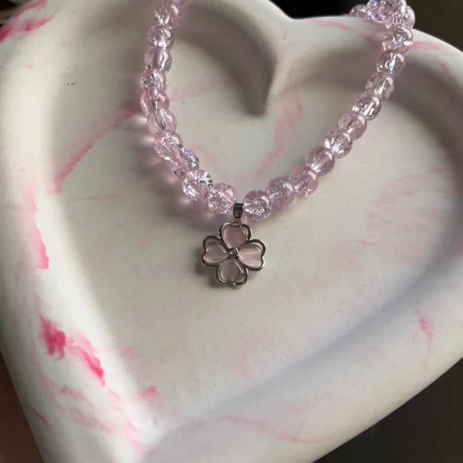گردنبند گل صورتی