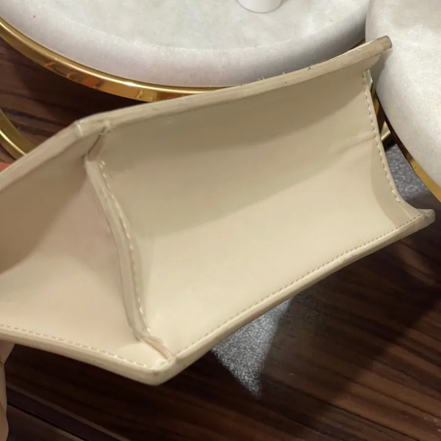 کیف دوشی چارلز اند کیس