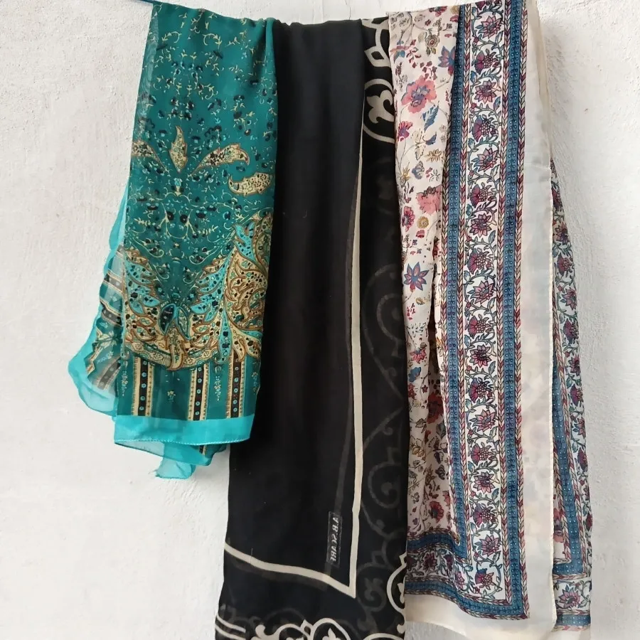 چند عدد روسری