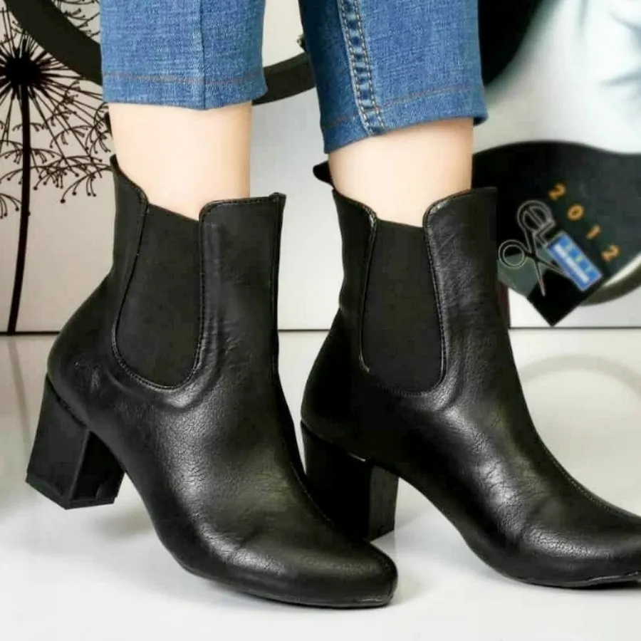 نیم بوت پاشنه دار