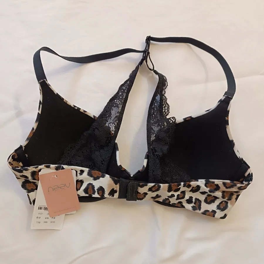 سوتین فنردار