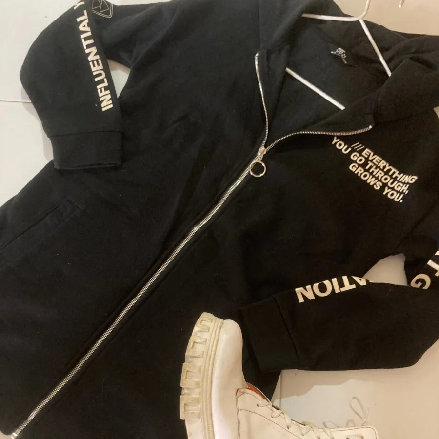 سویشرت داخل تو کرکی