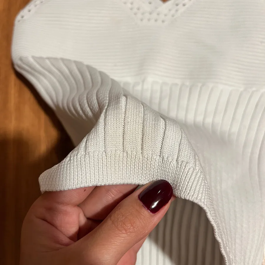 تاپ بافت سفید