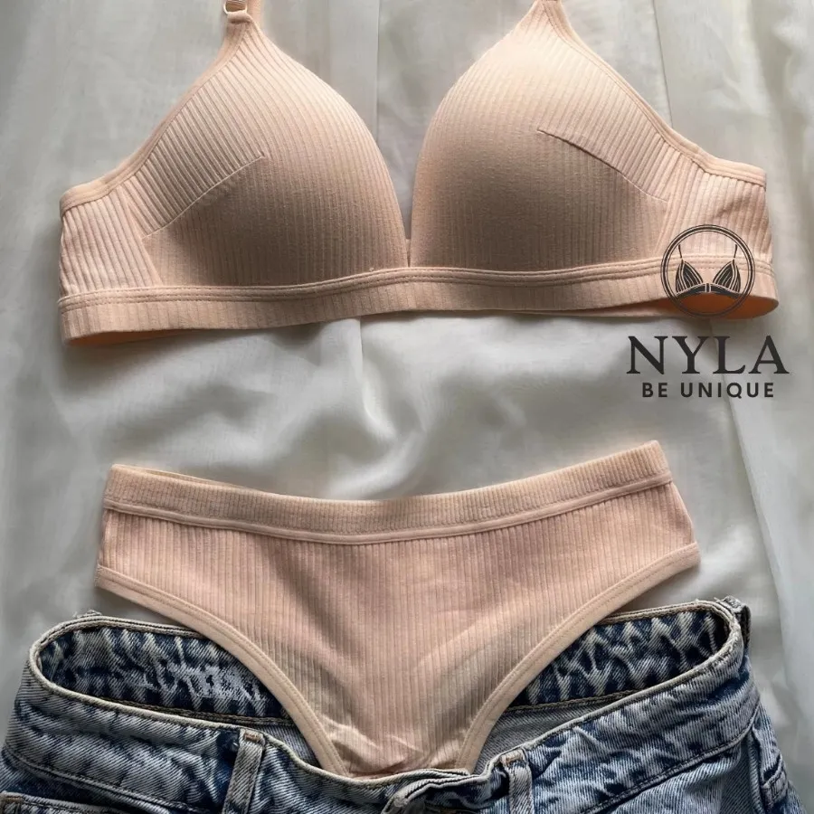 ست لباس زیر آناستازیا