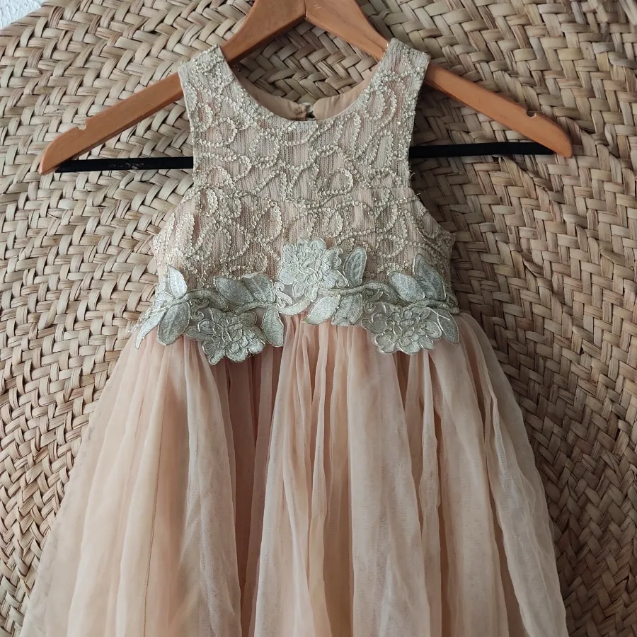 پیراهن دخترانه