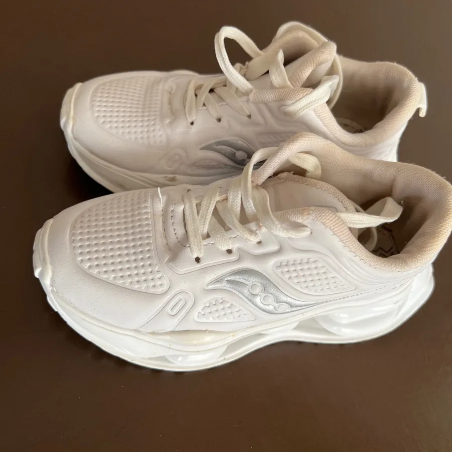 کتونی بچگانه ساکونی