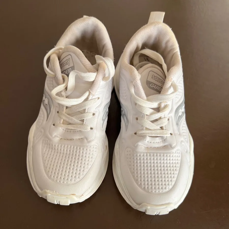 کتونی بچگانه ساکونی