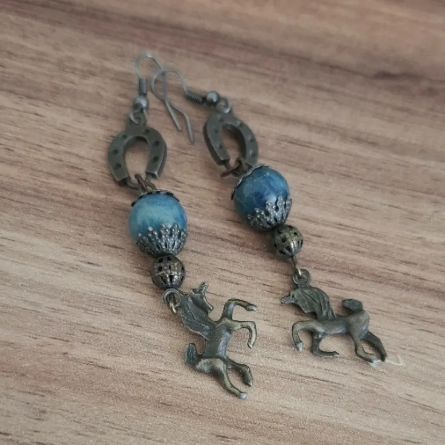 گوشواره‌های نعل اسبی