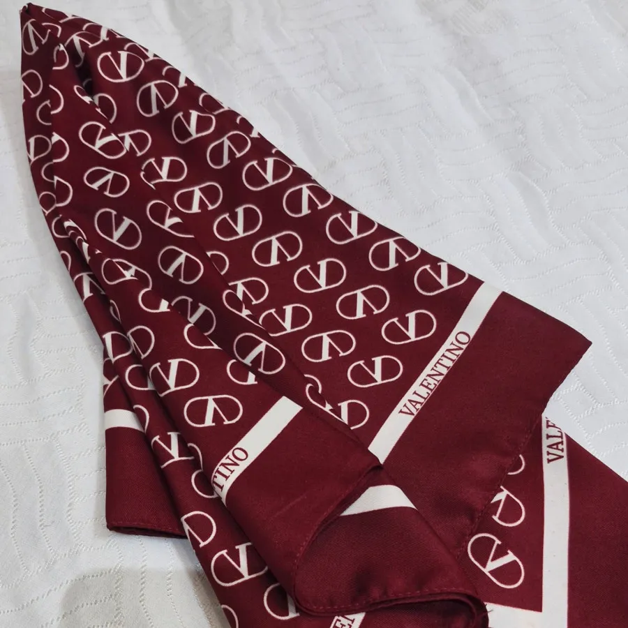 روسری زرشکی