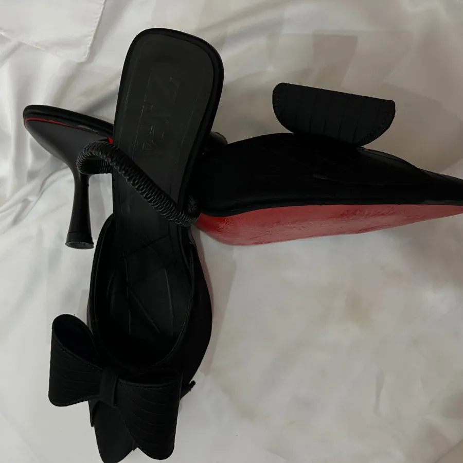 کفش مجلسی زارا مشکی قرمز