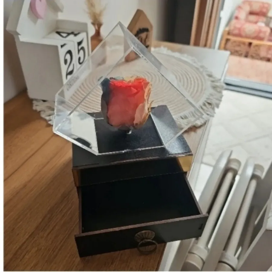 گل رز جاویدان