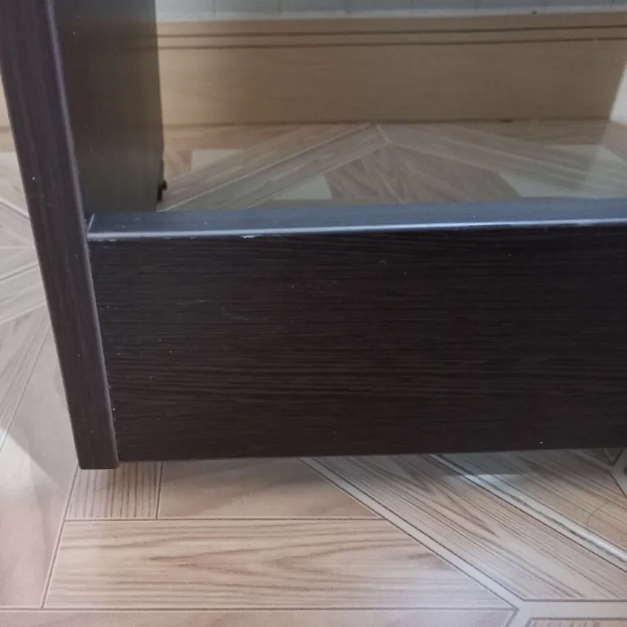 میز قهوه‌ ای رنگ