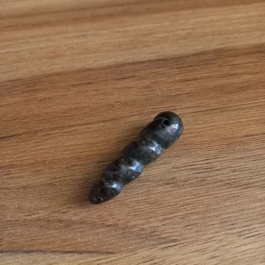 سنگ تیره و زیبا دکوری