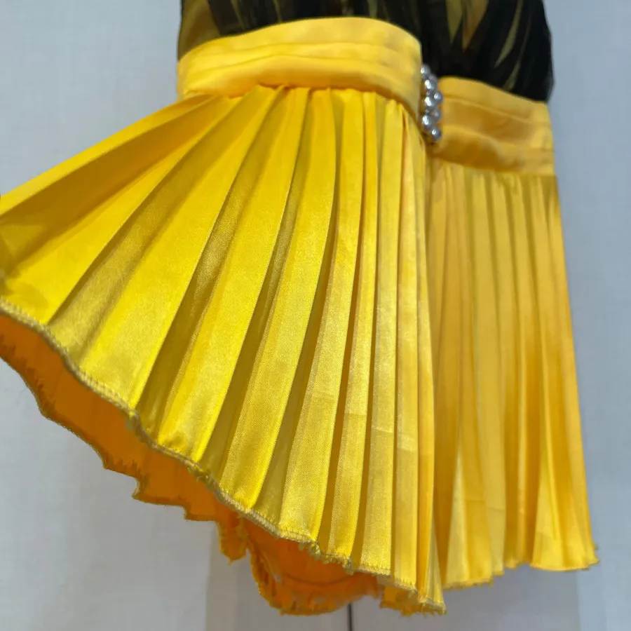 تاپ مجلسی زرد