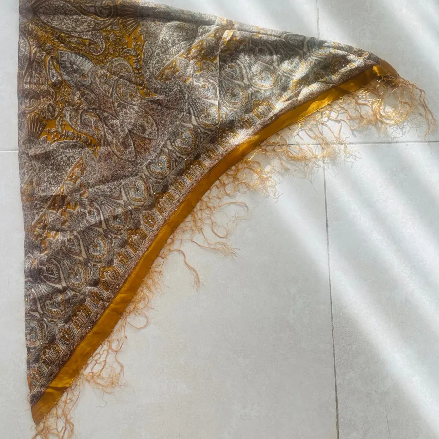 روسری ابریشمی