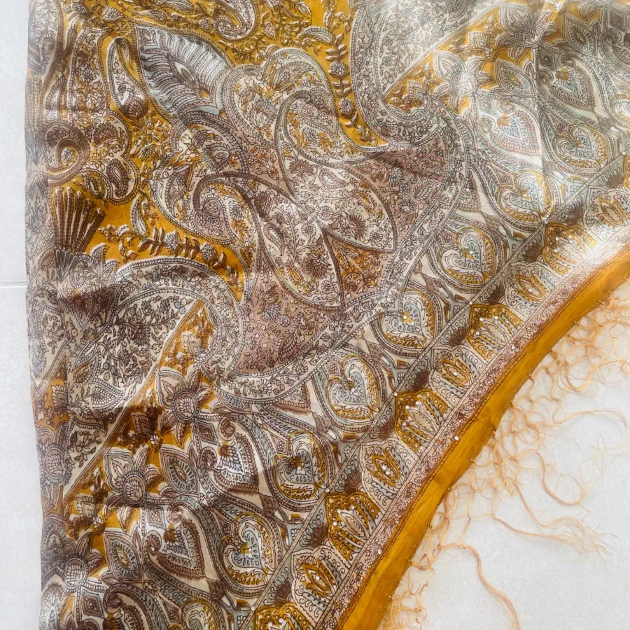 روسری ابریشمی