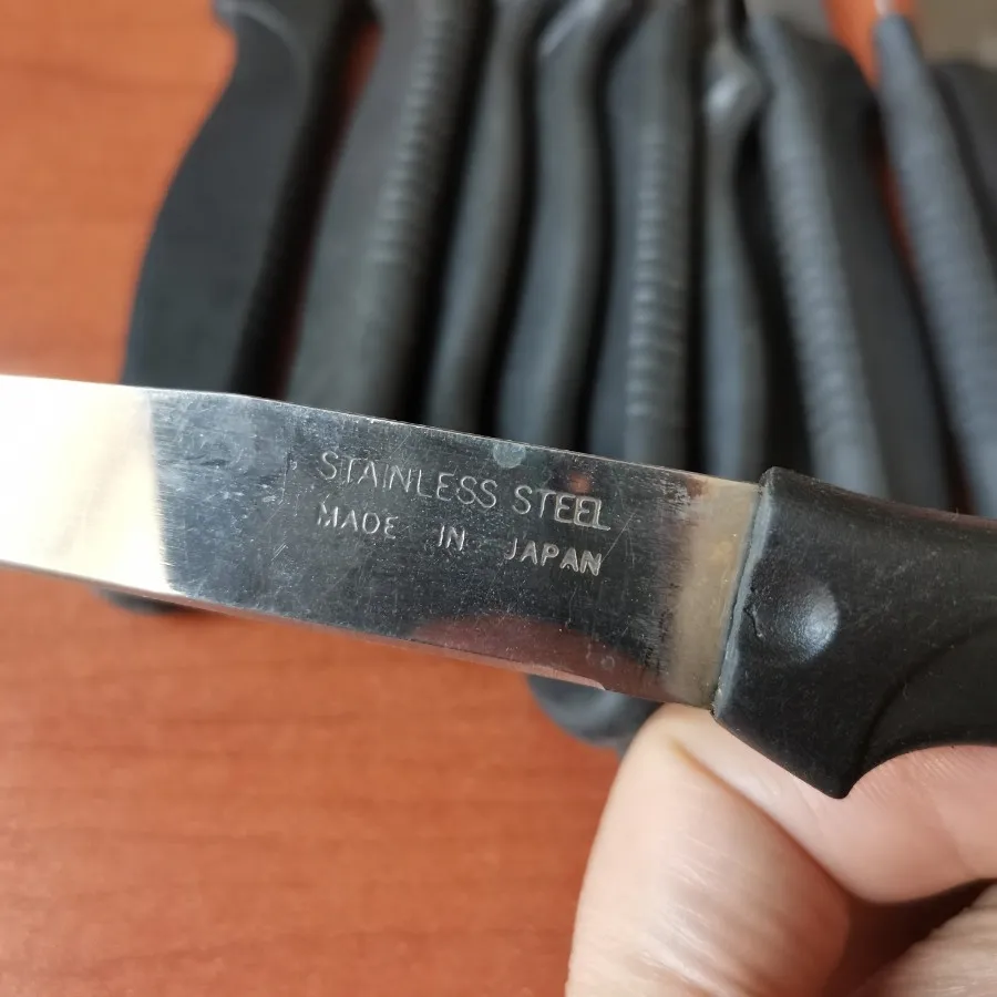 دیس گل سرخی و چاقو