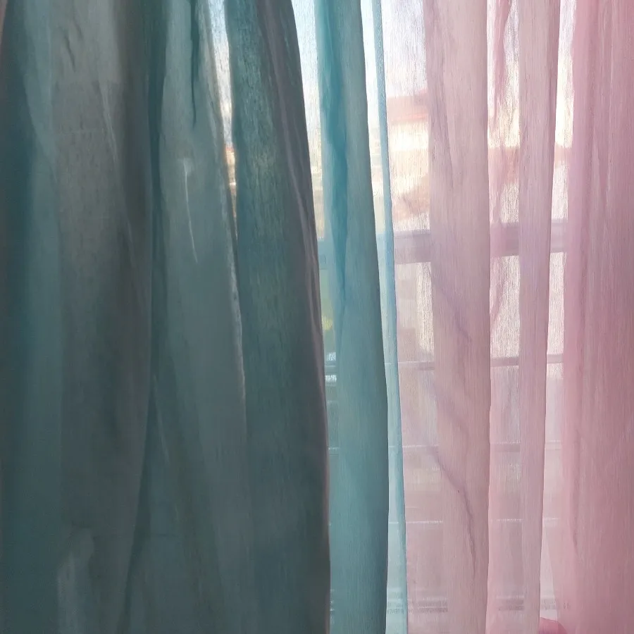 پرده حریر آبی صورتی