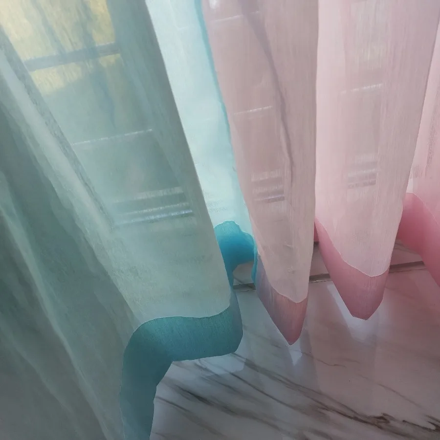 پرده حریر آبی صورتی