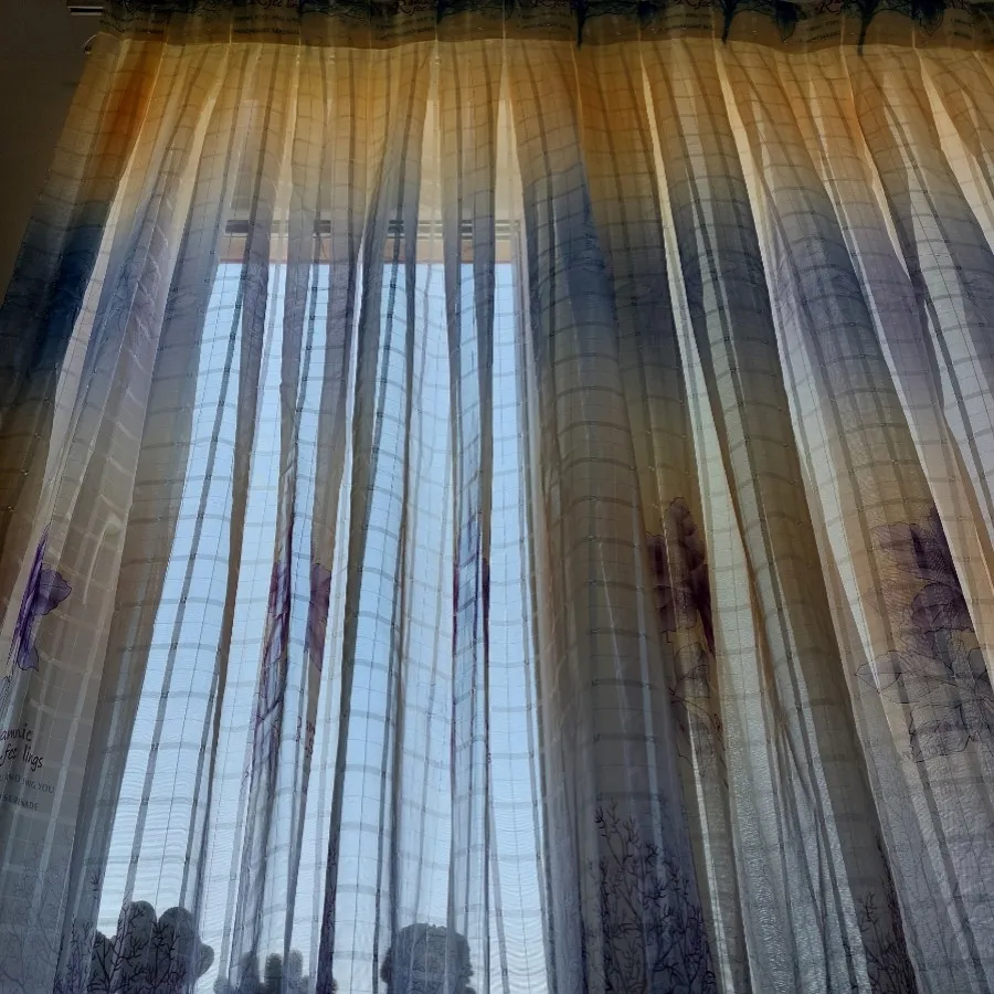 پرده حریر آبی و کرم