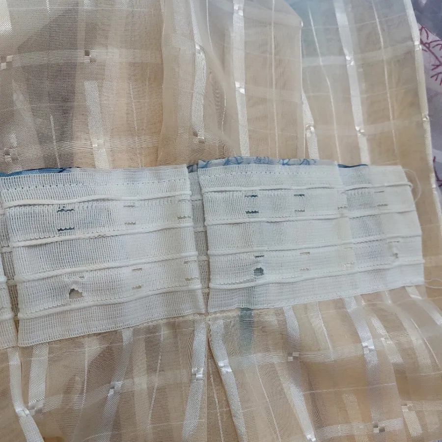 پرده حریر آبی و کرم