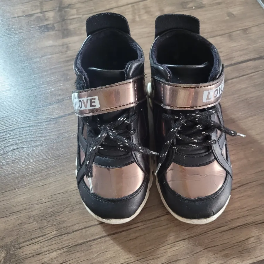 کفش اسپرت بچگانه