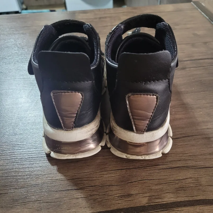 کفش اسپرت بچگانه