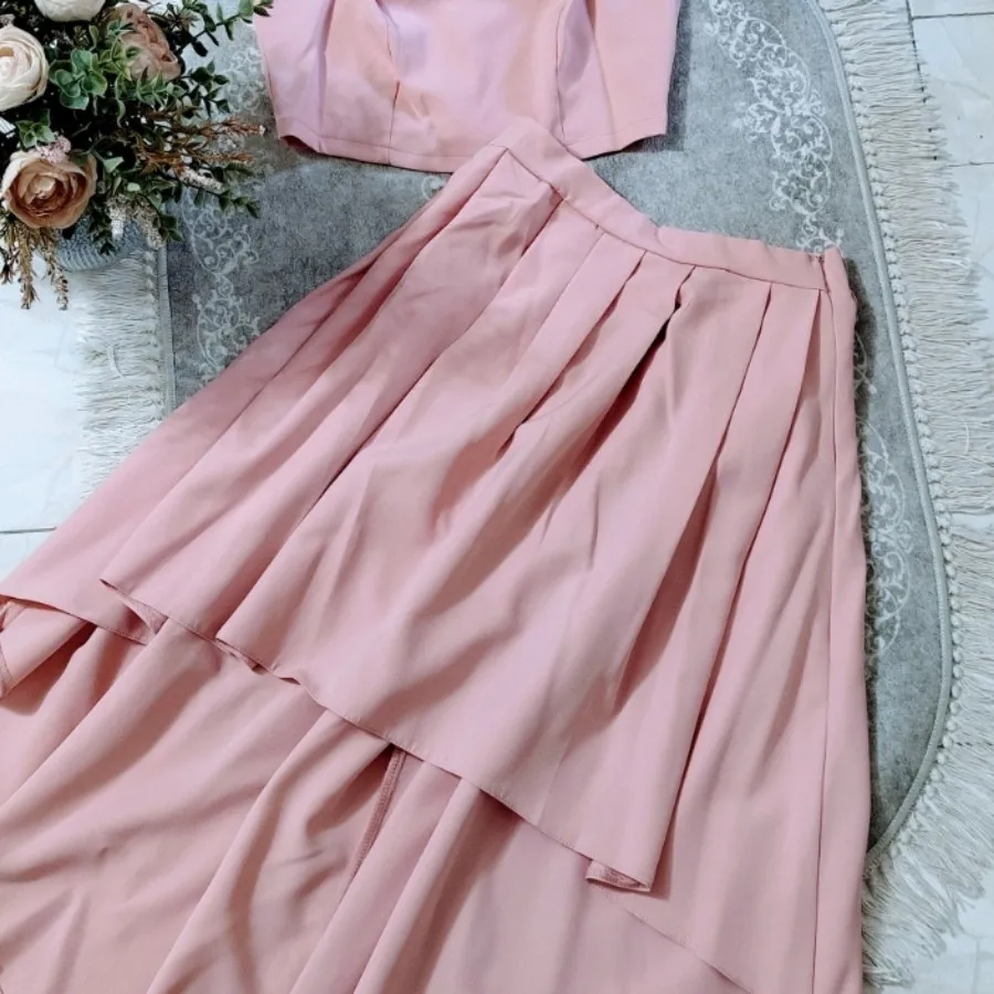 نیم تنه و دامن