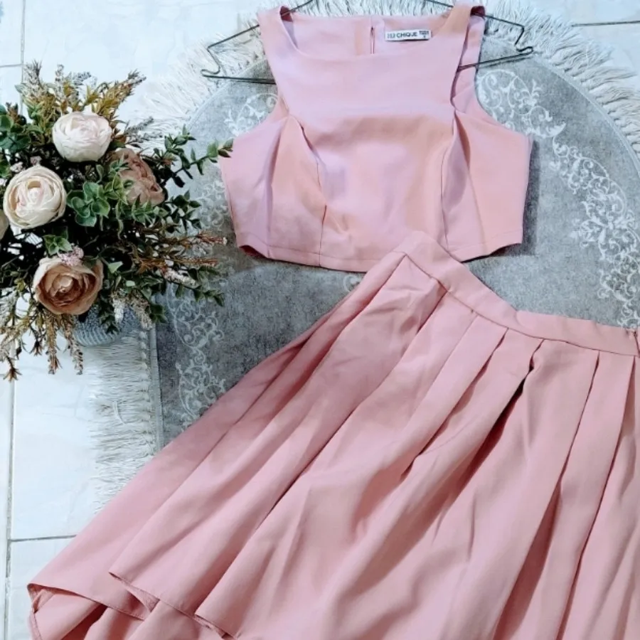 نیم تنه و دامن