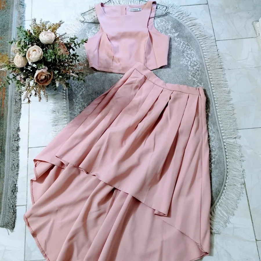 نیم تنه و دامن