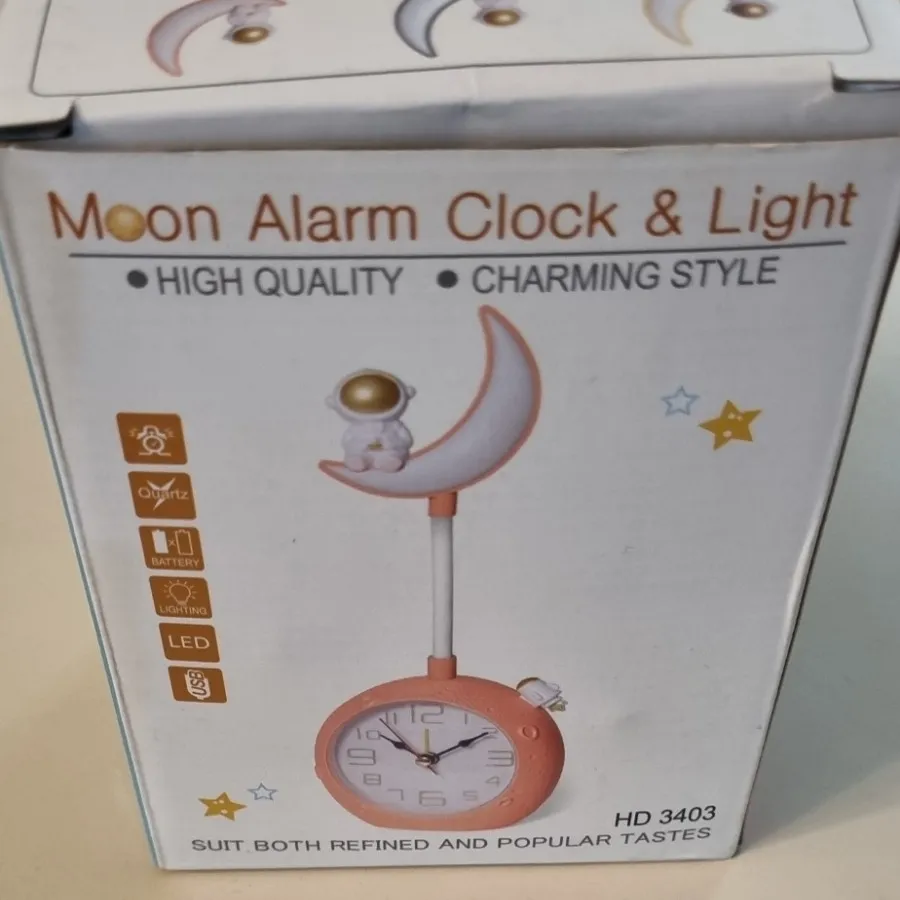 ساعت و چراغ مطالعه