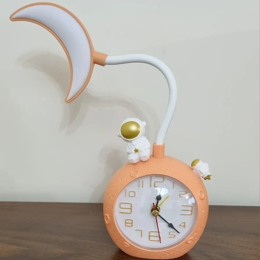 ساعت و چراغ مطالعه