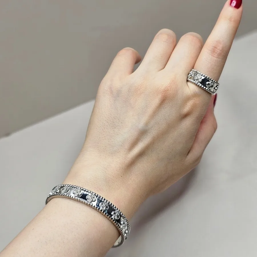 ساعت و دستبند امگا