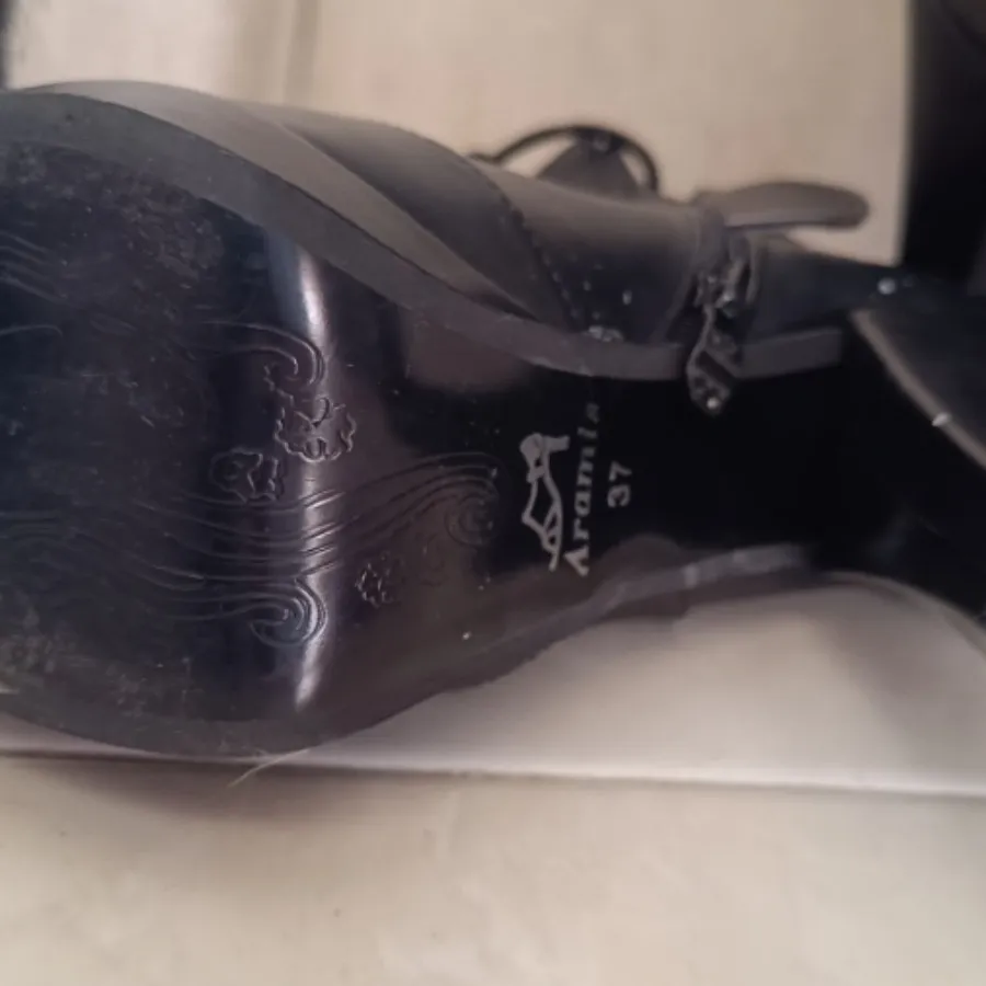 بوت پاشنه بلند