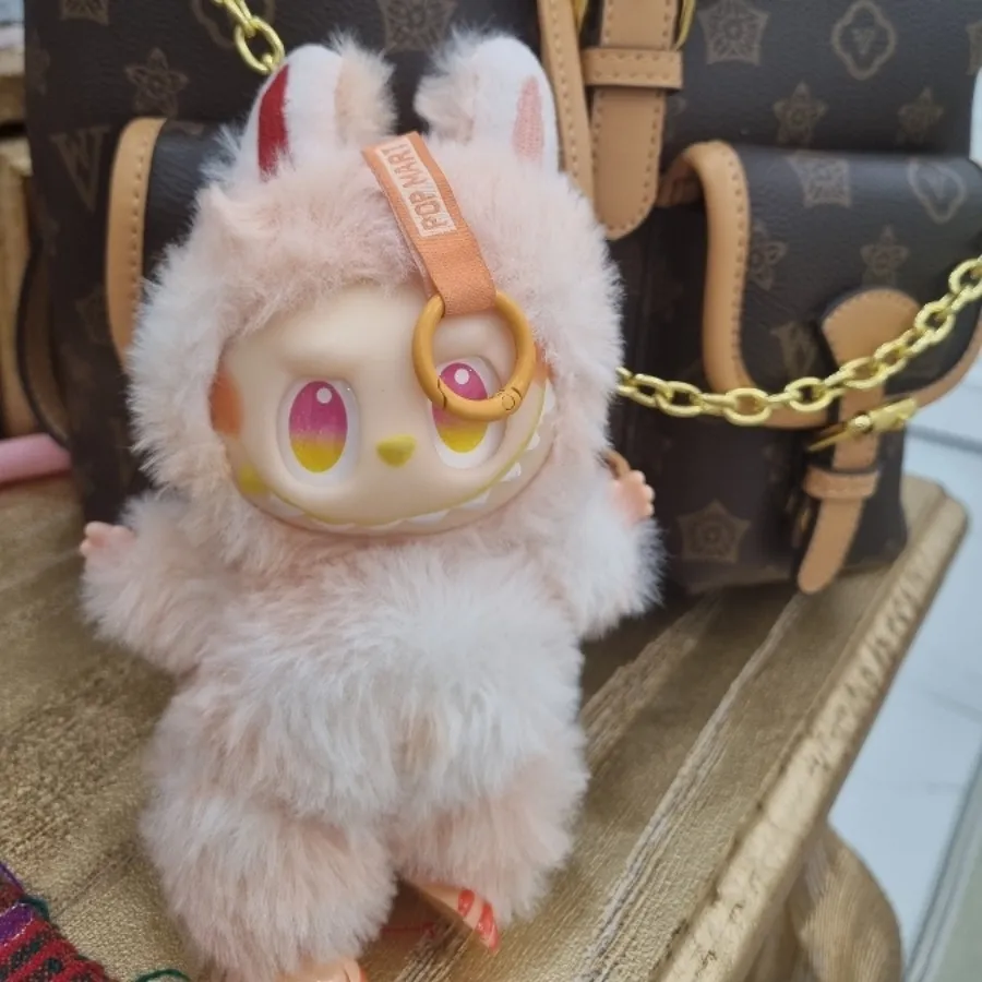 عروسک لبوبو