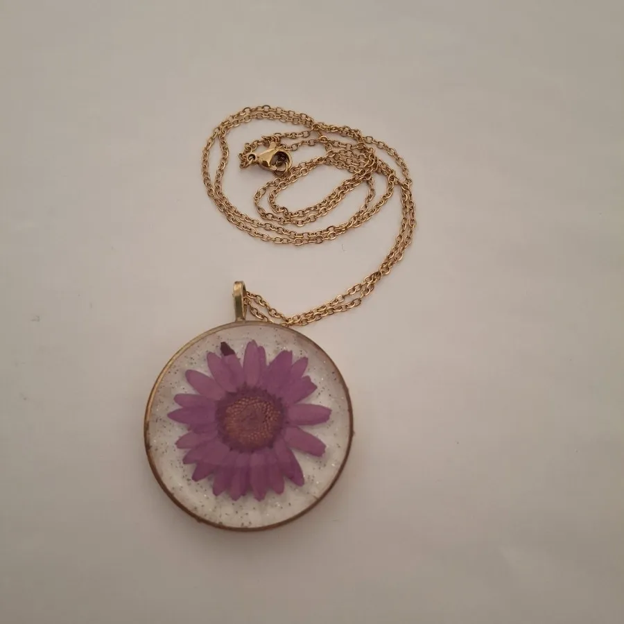 گردنبند بابونه طبیعی رزین