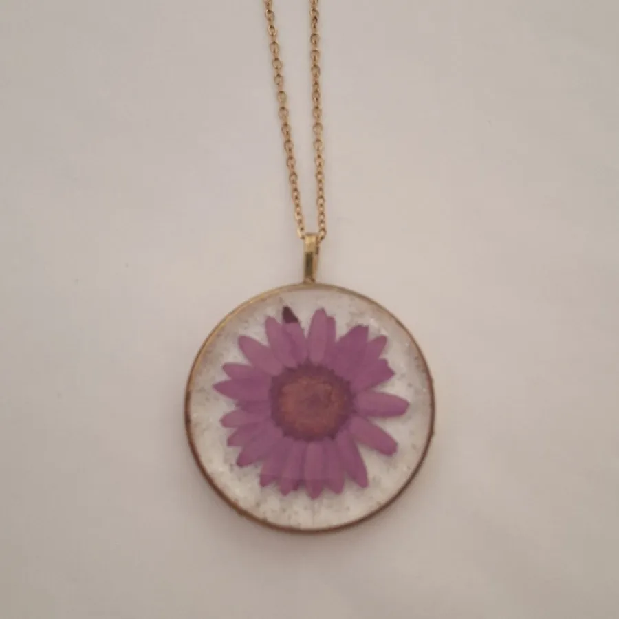 گردنبند بابونه طبیعی رزین