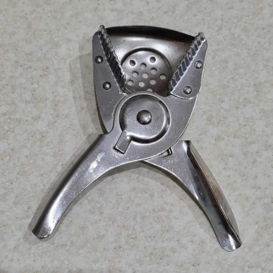 آب لیمو گیری دستی