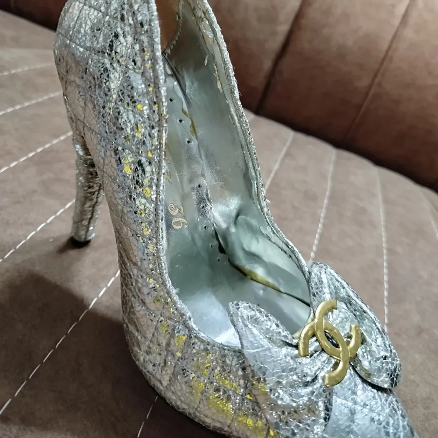 کفش نقره ای شَنِل