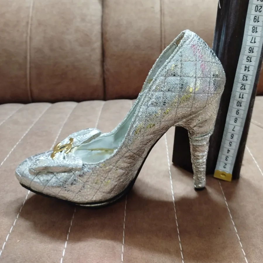 کفش نقره ای شَنِل