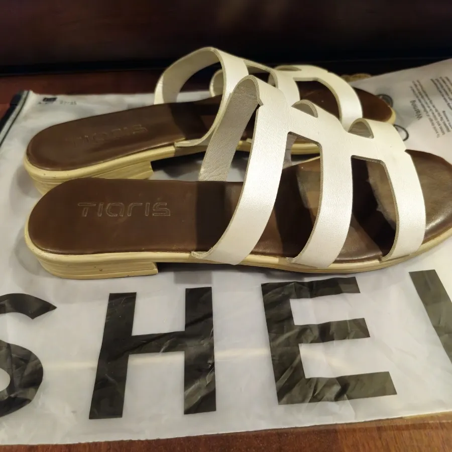 صندل صدفی زیره چرمیtiaris