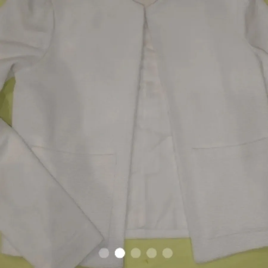 کت سفید منگو